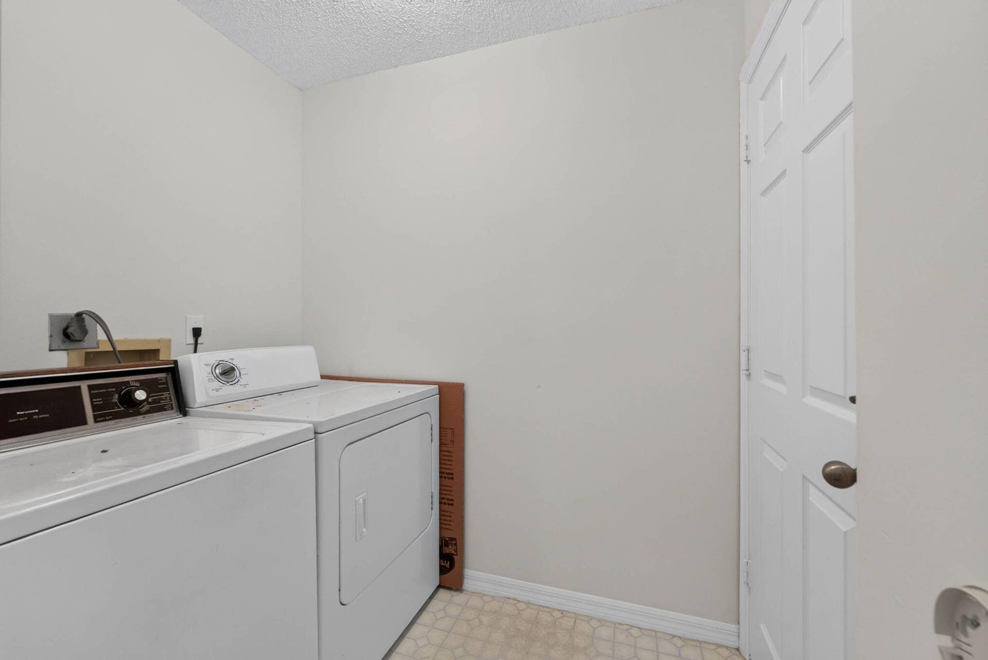 18871 NW 2ND Street, Pembroke Pines, FL 33029 14-web-or-mls-DSC01535
