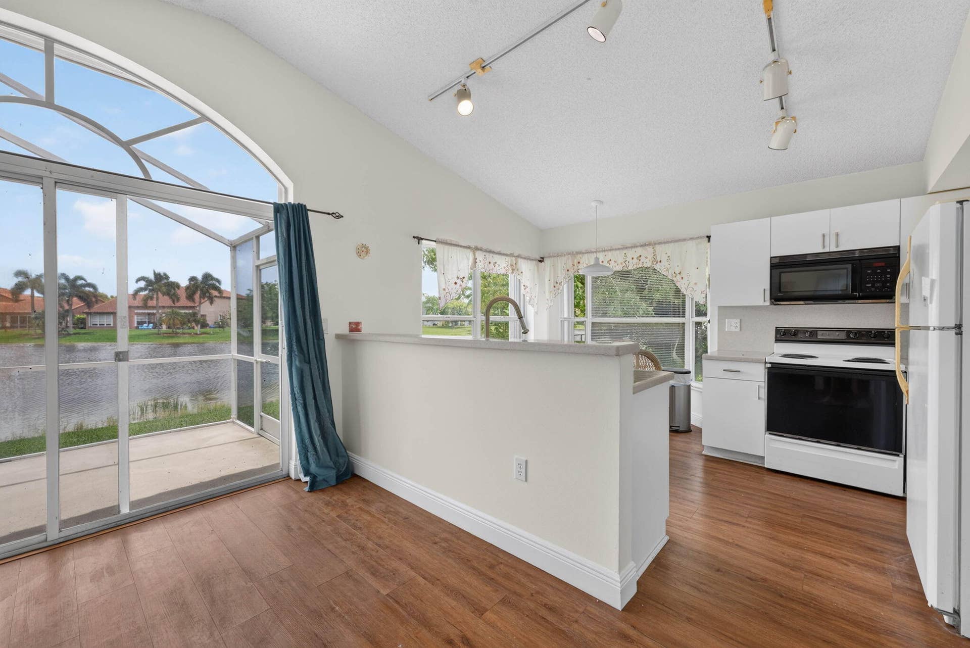 18871 NW 2ND Street, Pembroke Pines, FL 33029 26-web-or-mls-DSC01674