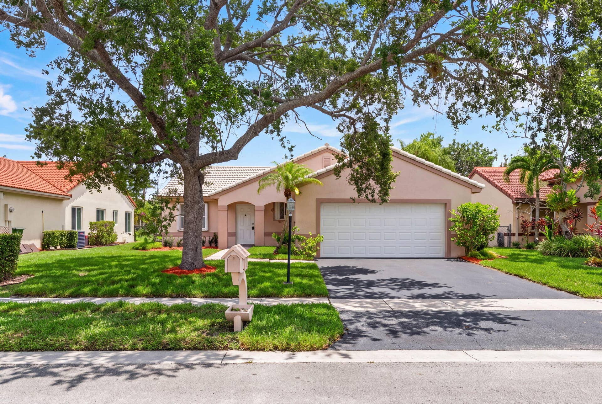 18871 NW 2ND Street, Pembroke Pines, FL 33029 3-web-or-mls-DSC01479_hf4k