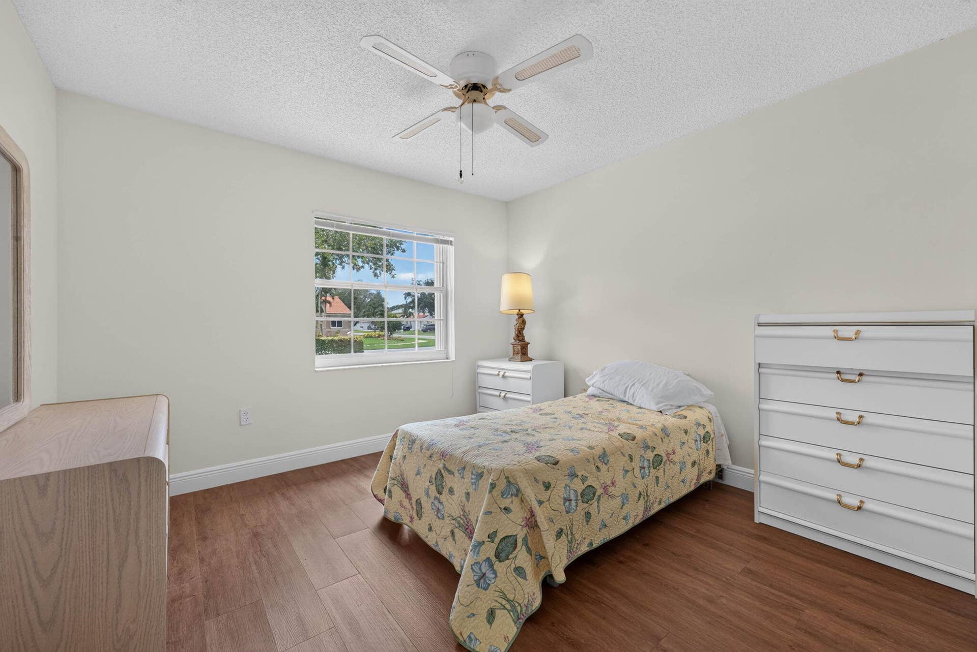 18871 NW 2ND Street, Pembroke Pines, FL 33029 21-web-or-mls-DSC01624