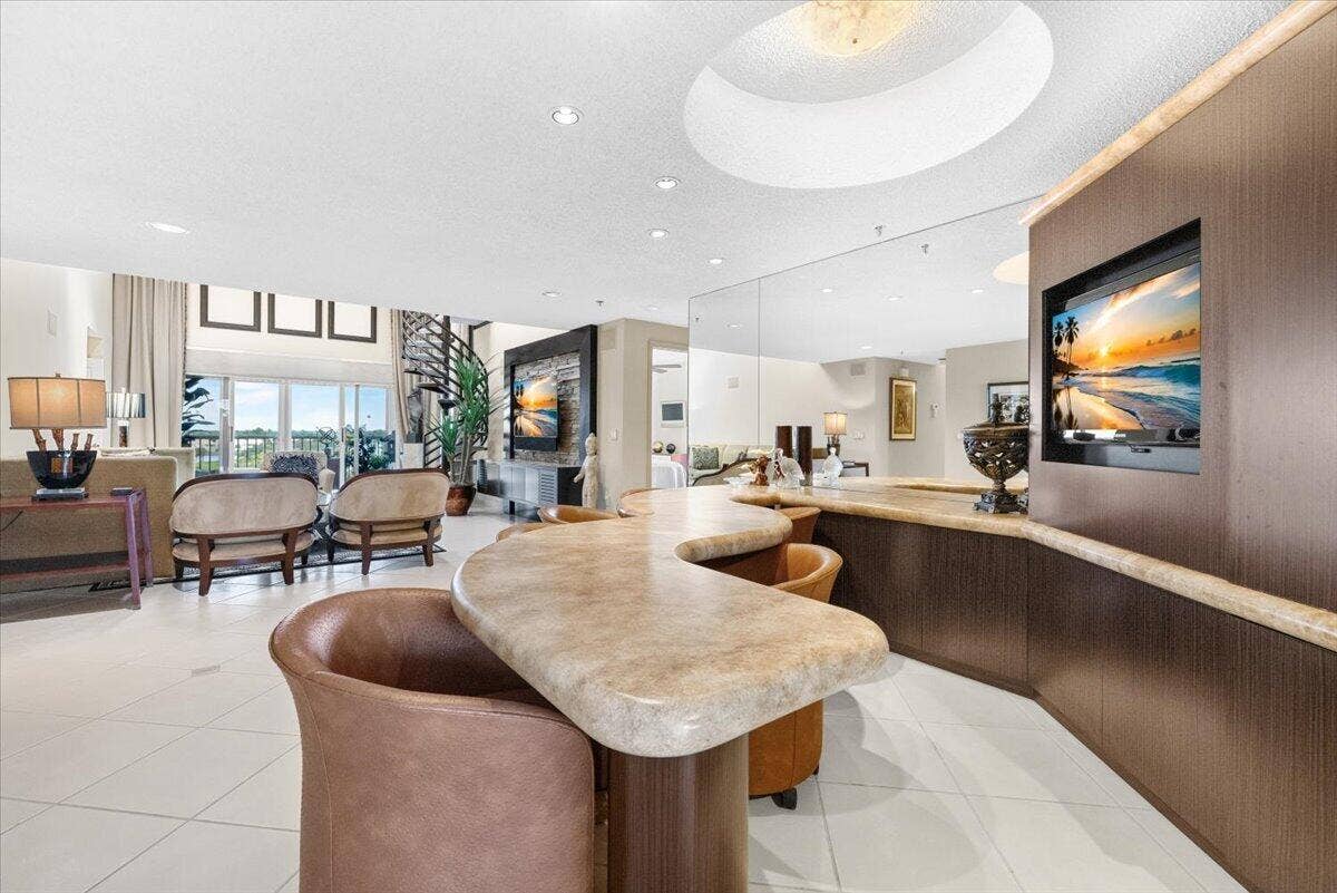 17047 Boca Club Boulevard, #166B, Boca Raton, FL 33487 08-17047 Boca Club Blvd #166B-8937
