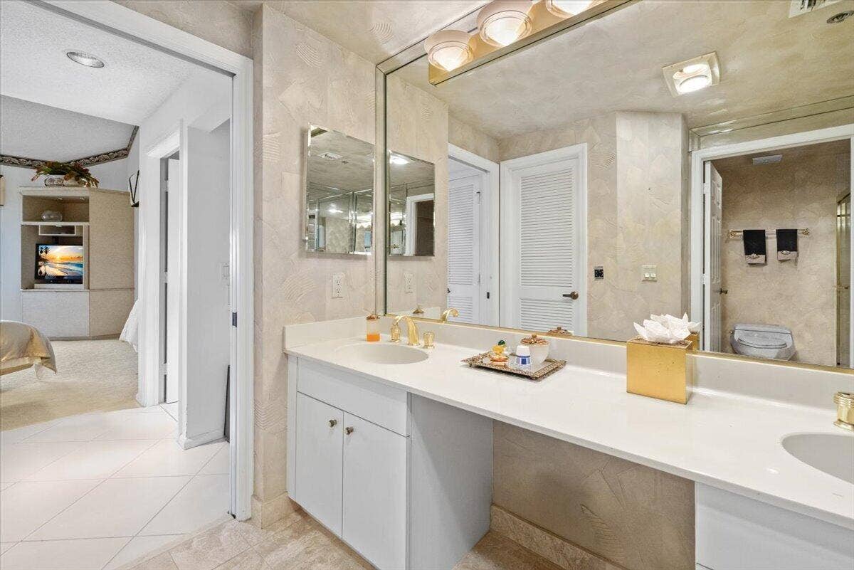 17047 Boca Club Boulevard, #166B, Boca Raton, FL 33487 25-17047 Boca Club Blvd #166B-8847