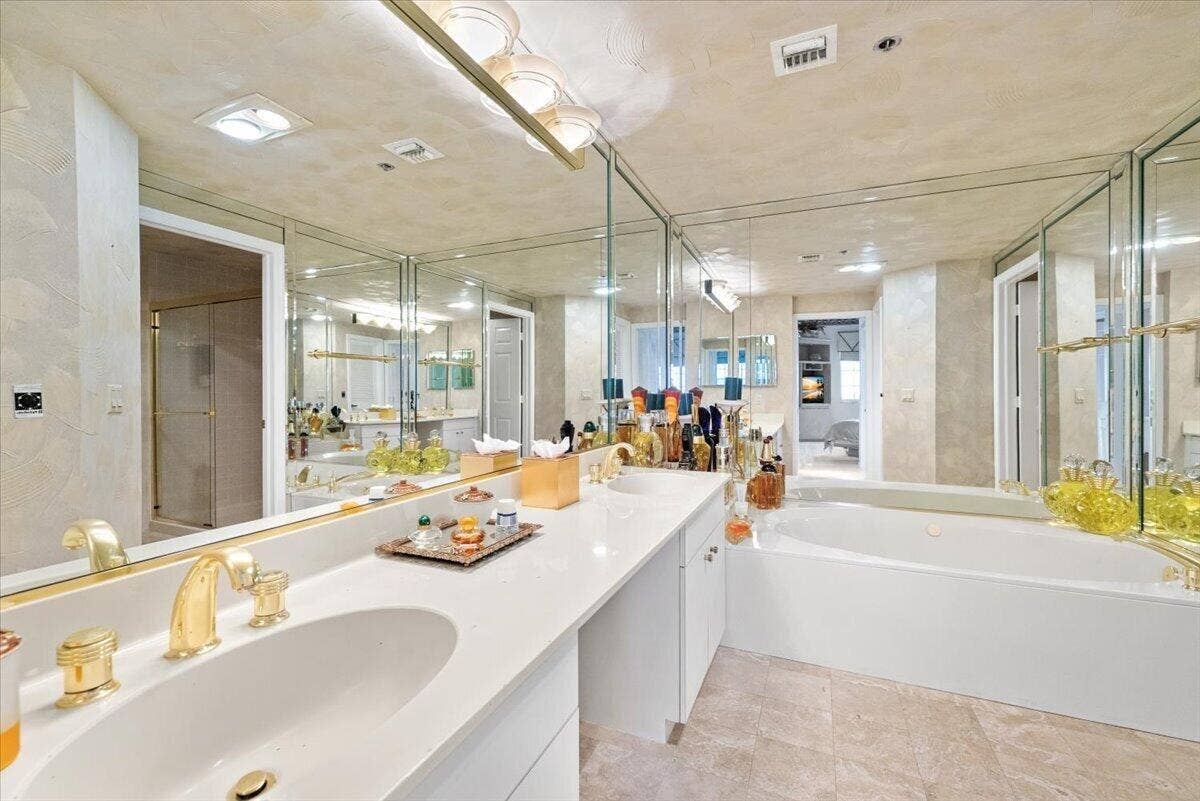 17047 Boca Club Boulevard, #166B, Boca Raton, FL 33487 24-17047 Boca Club Blvd #166B-8837