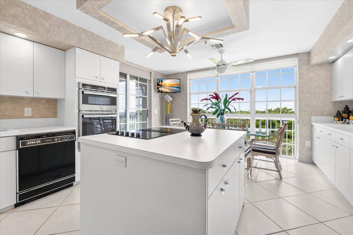 17047 Boca Club Boulevard, #166B, Boca Raton, FL 33487 29-17047 Boca Club Blvd #166B-9002