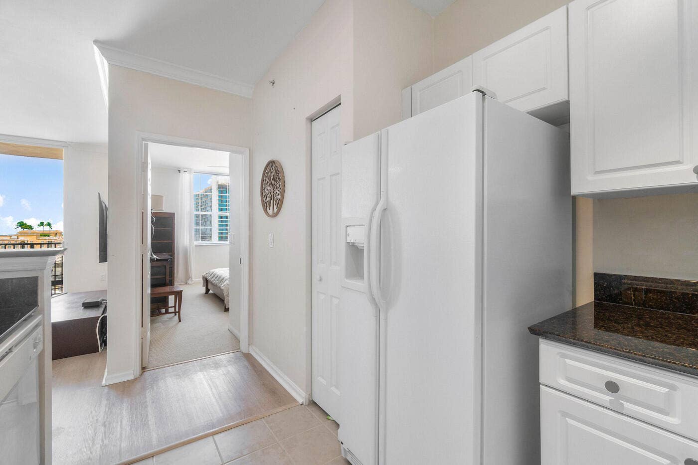 651 Okeechobee Boulevard, #1104, West Palm Beach, West Palm Beach, FL 33401 kitchen 1