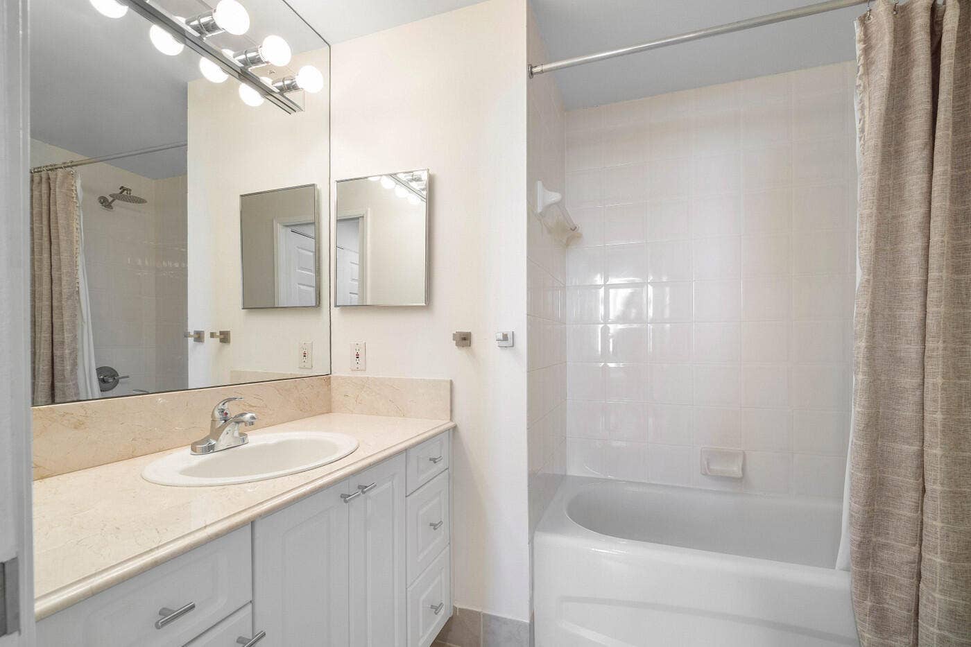 651 Okeechobee Boulevard, #1104, West Palm Beach, West Palm Beach, FL 33401 m bathroom 1