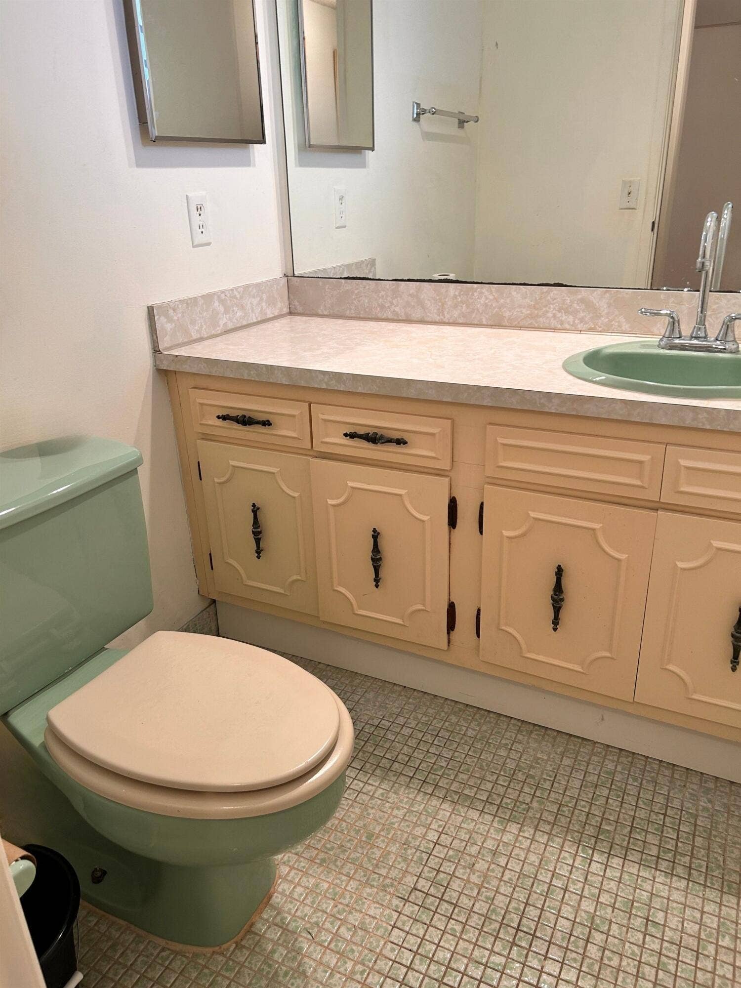 14 Half bath in Mint green