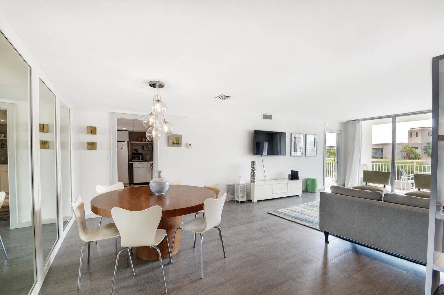 2780 S OCEAN Boulevard, #510, Palm Beach, Palm Beach, FL 33480 Dining