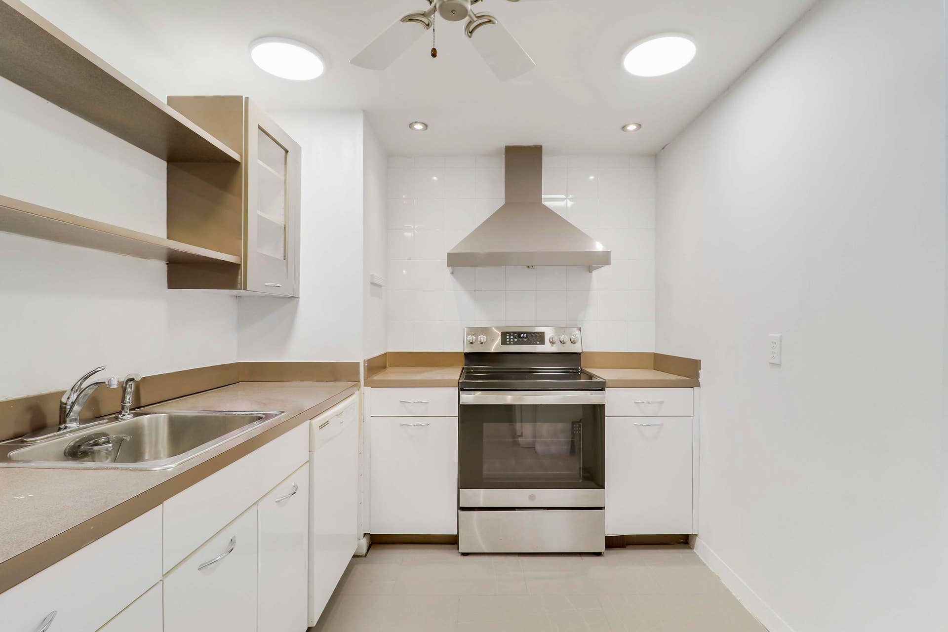 5600 N FLAGLER Drive, #1001, West Palm Beach, West Palm Beach, FL 33407 House-9