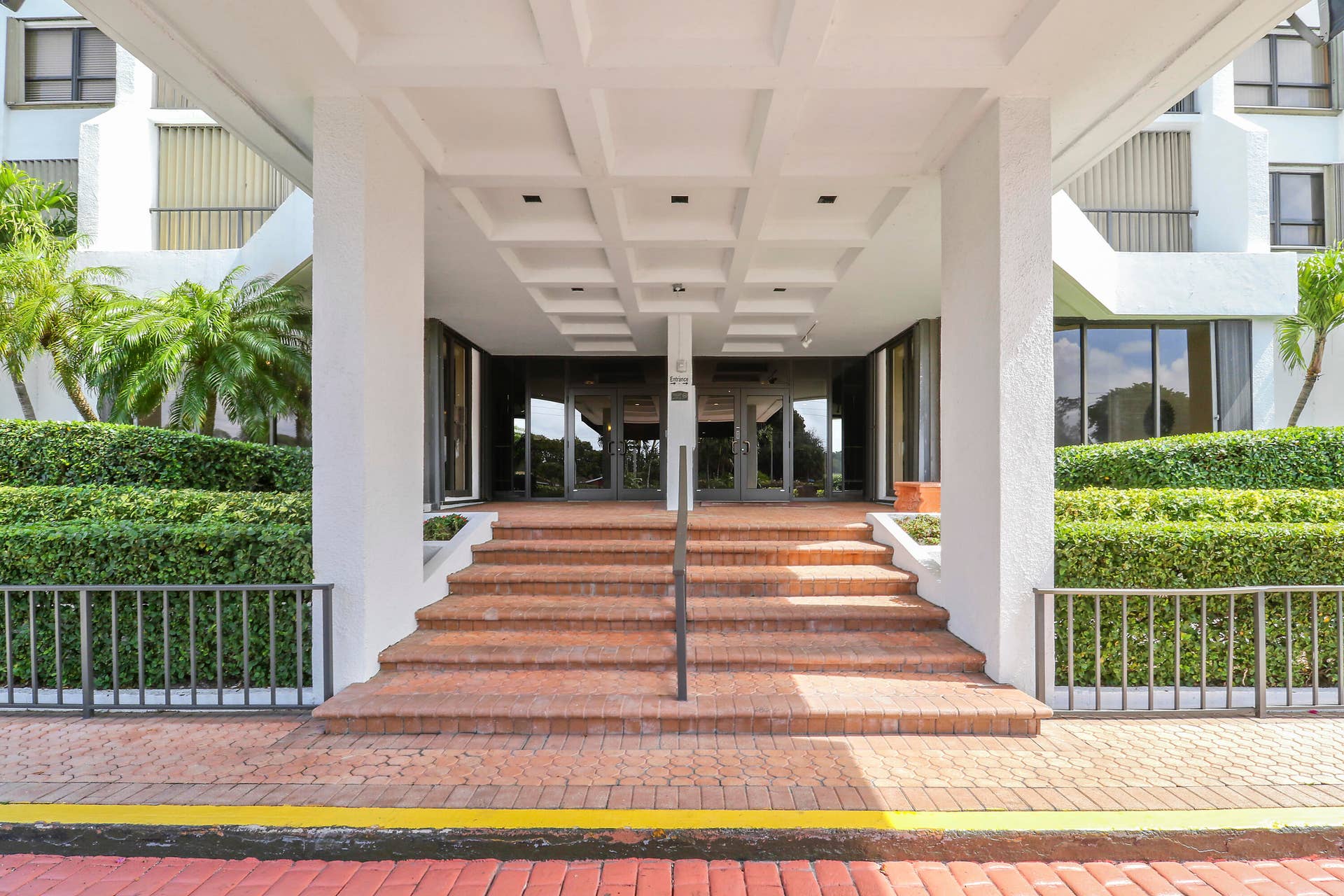 5600 N FLAGLER Drive, #1001, West Palm Beach, West Palm Beach, FL 33407 House4-11
