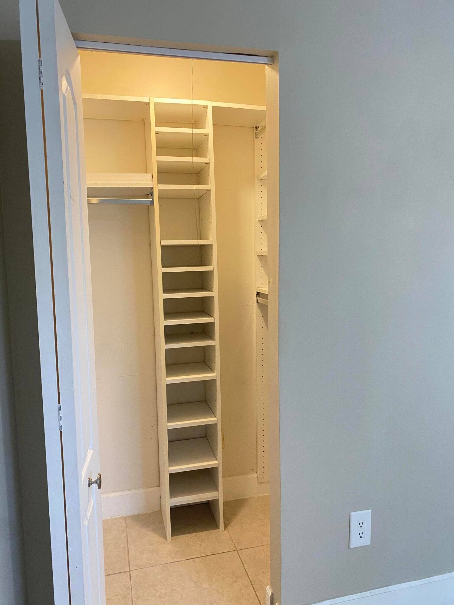 8233 Scenic Turn, Boca Raton, FL 33433 Walk-in Closet
