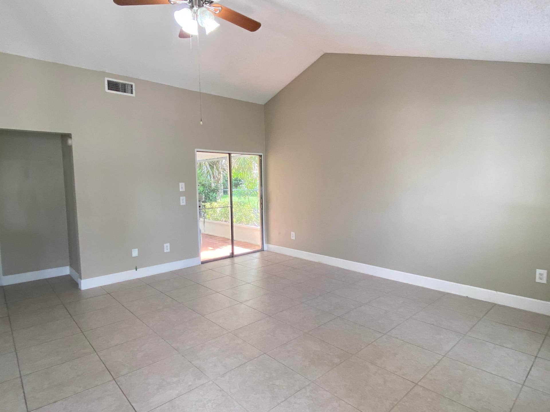8233 Scenic Turn, Boca Raton, FL 33433 Living Room