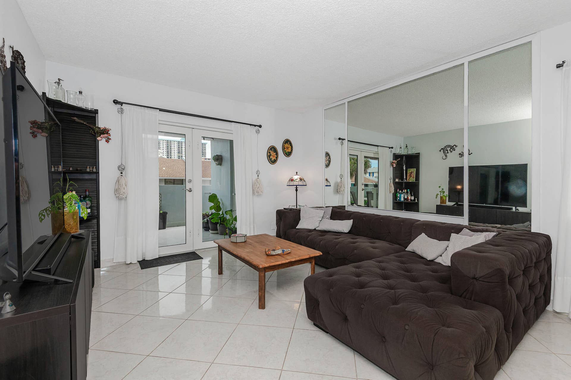 320 S Surf Road, #206, Hollywood, FL 33019 0-4
