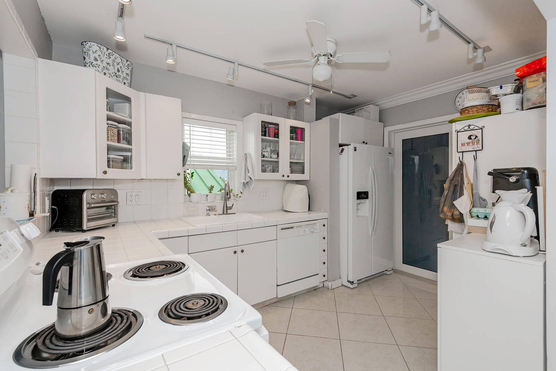 320 S Surf Road, #206, Hollywood, FL 33019 0-11