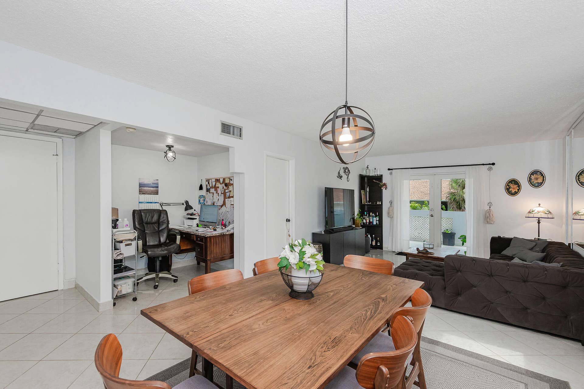 320 S Surf Road, #206, Hollywood, FL 33019 0-2