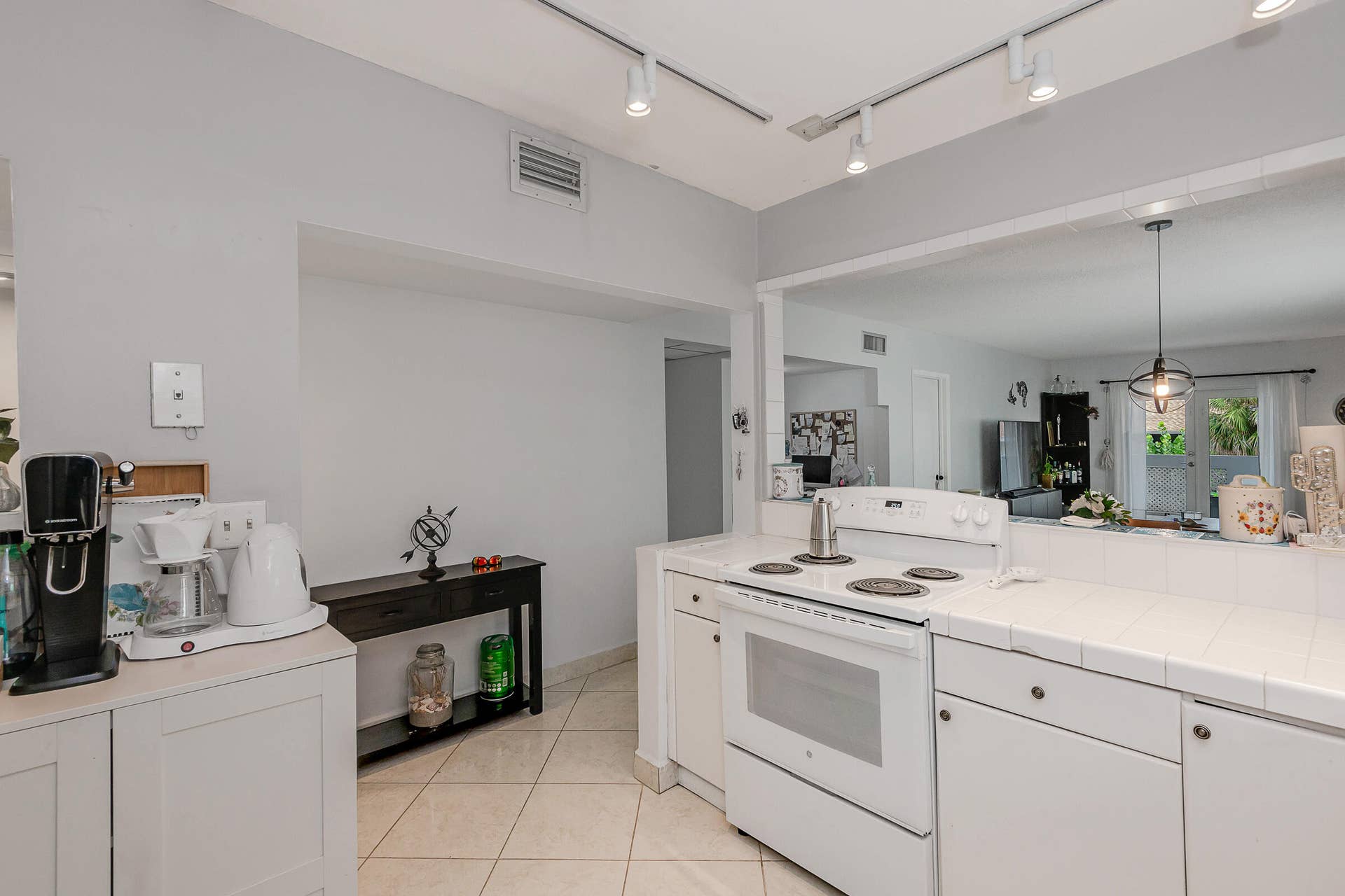 320 S Surf Road, #206, Hollywood, FL 33019 0-13