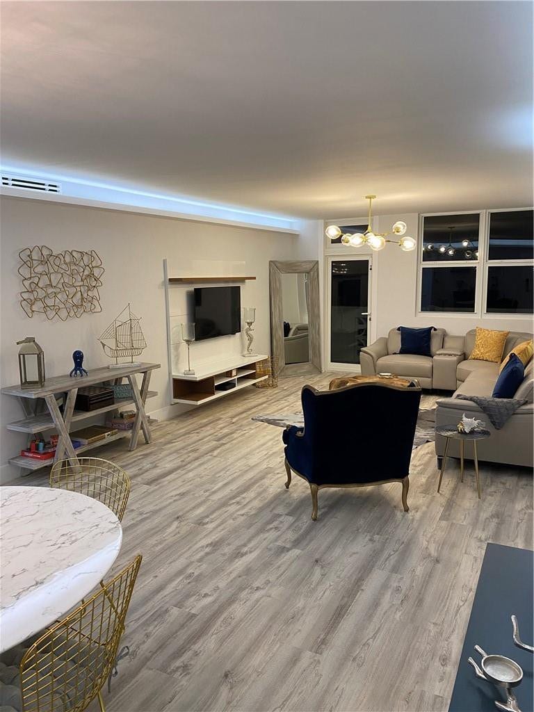 4250 GALT OCEAN Drive, #9F, Fort Lauderdale, Fort Lauderdale, FL 33308 Totally updated. Ready for you!