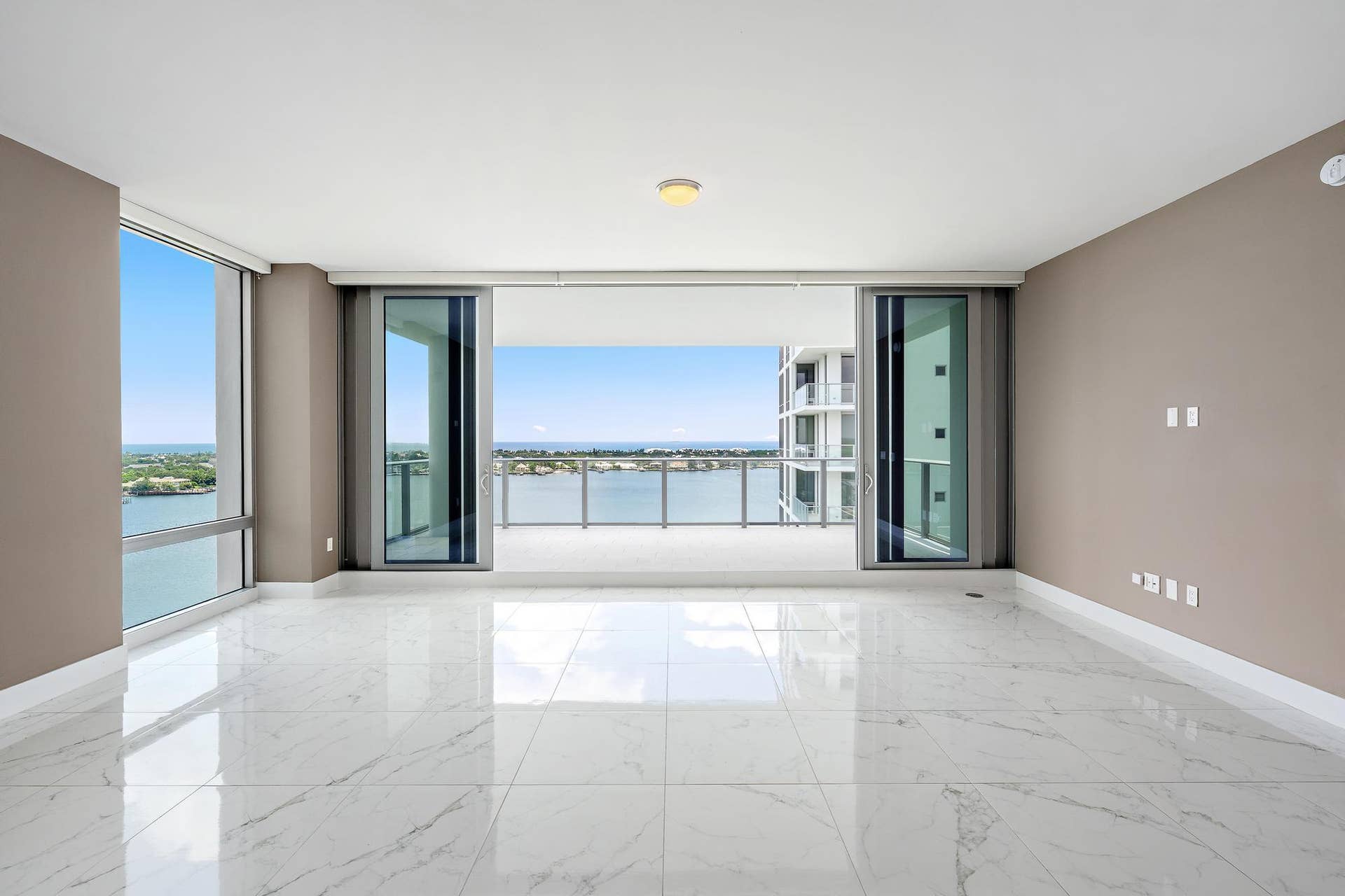 1 Water Club Way, #1604, North Palm Beach, FL 33408 Living