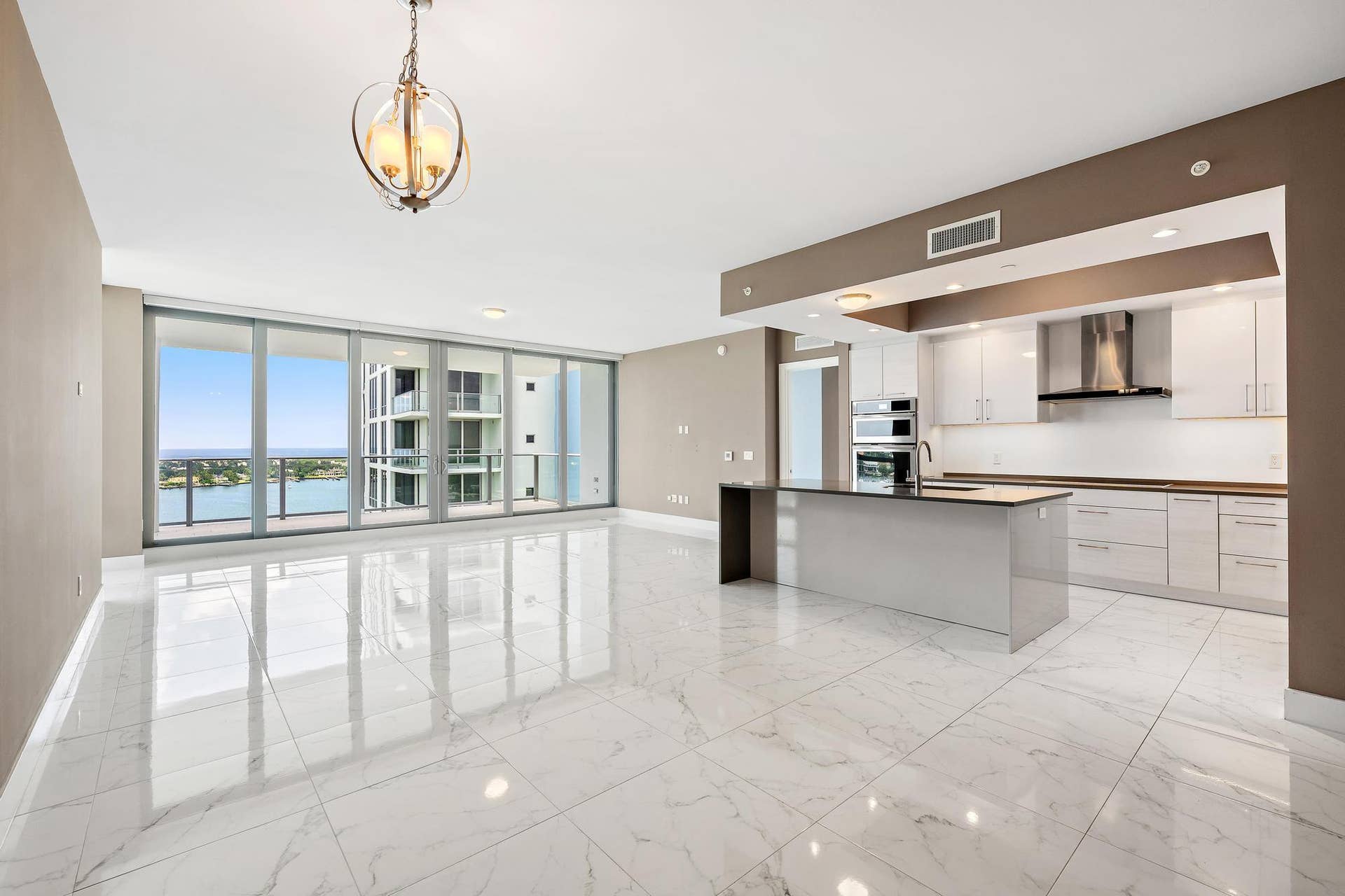 1 Water Club Way, #1604, North Palm Beach, FL 33408 Dining/Living/Kitchen