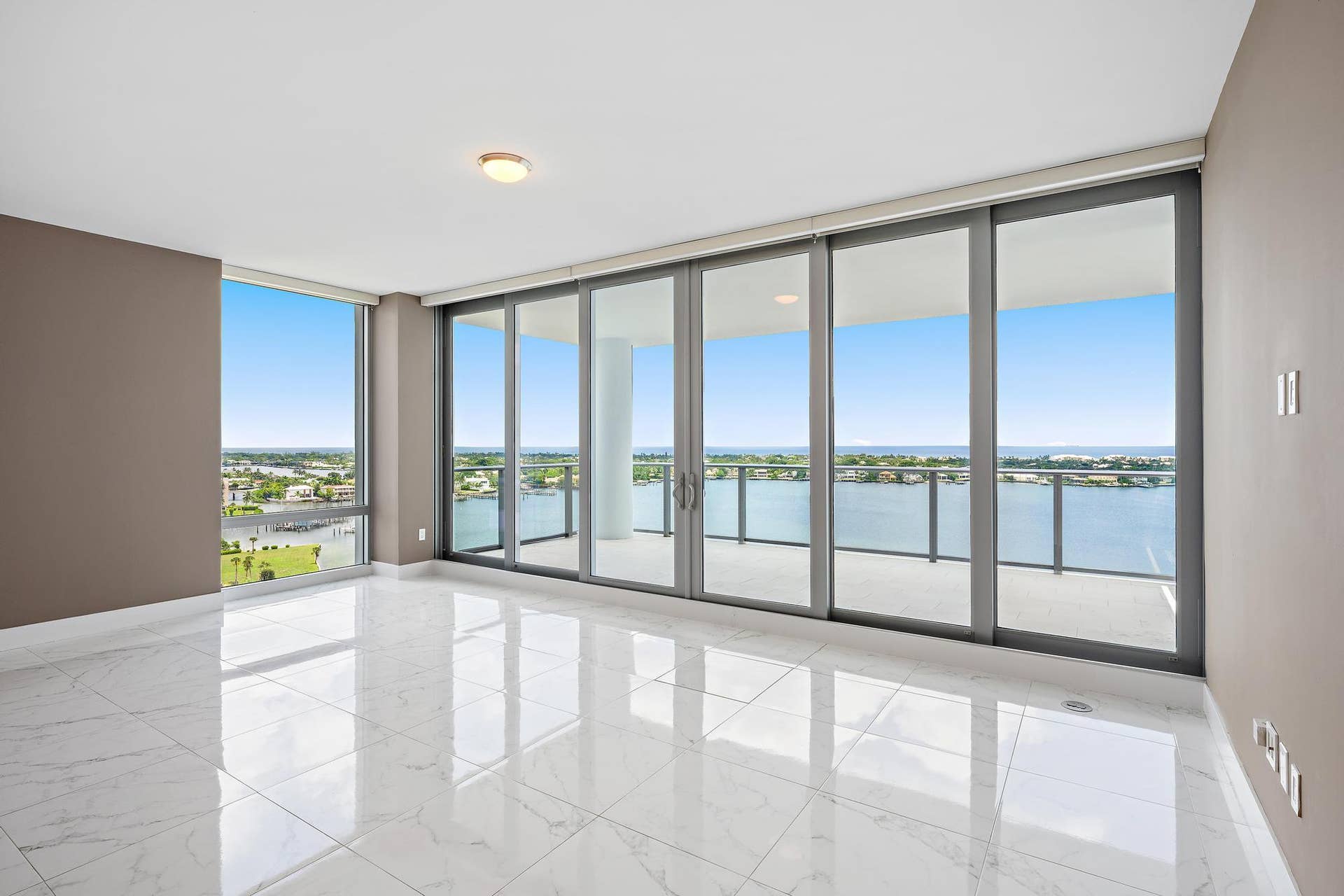 1 Water Club Way, #1604, North Palm Beach, FL 33408 Living