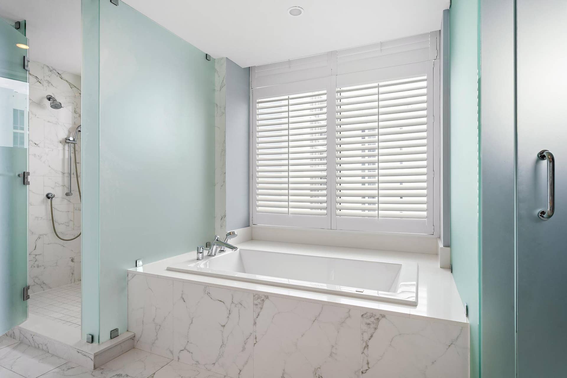 1 Water Club Way, #1604, North Palm Beach, FL 33408 Primary Bath