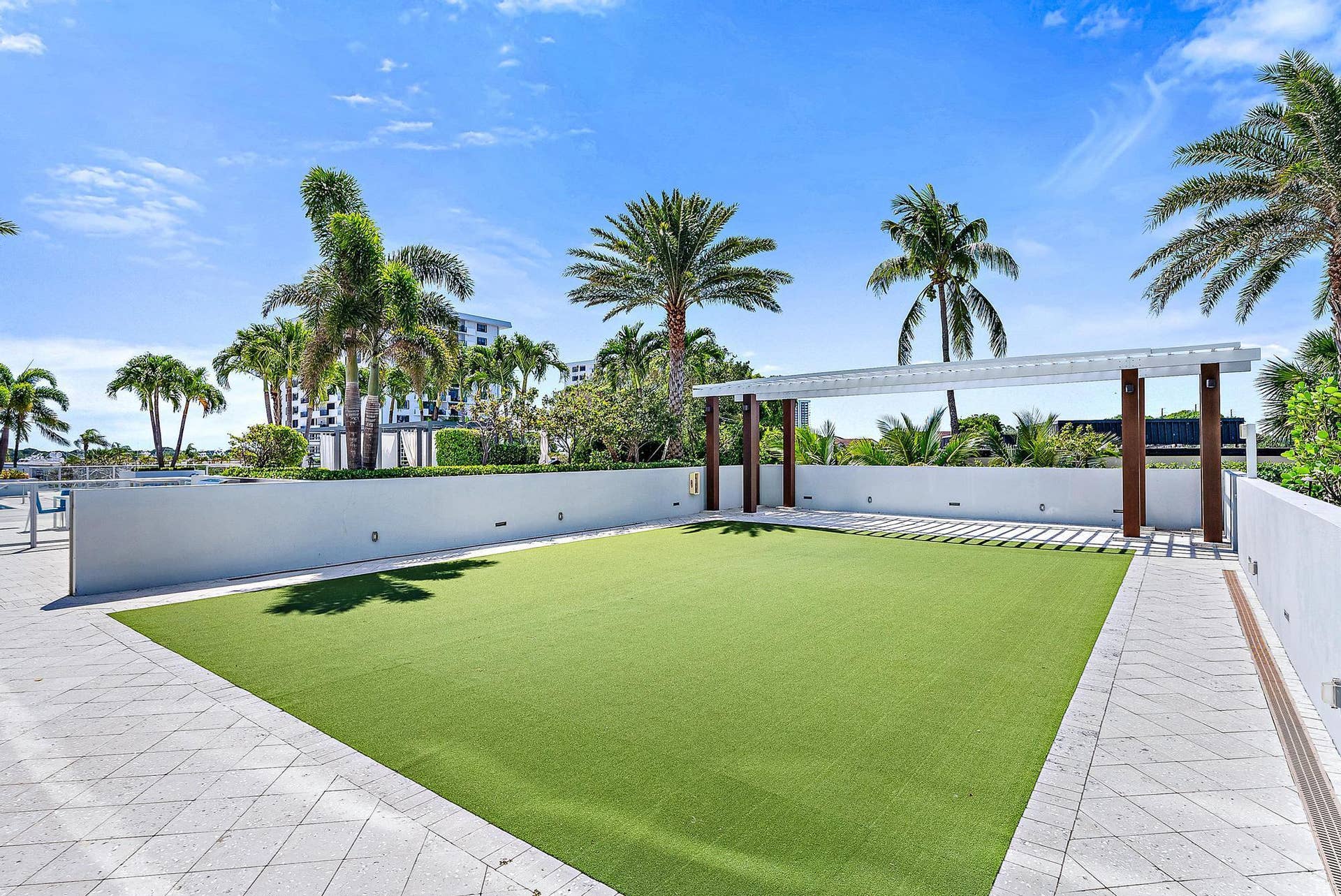 1 Water Club Way, #1604, North Palm Beach, FL 33408 Pet-Friendly Green