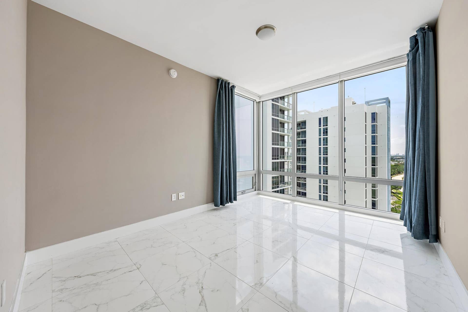 1 Water Club Way, #1604, North Palm Beach, FL 33408 Den/Office
