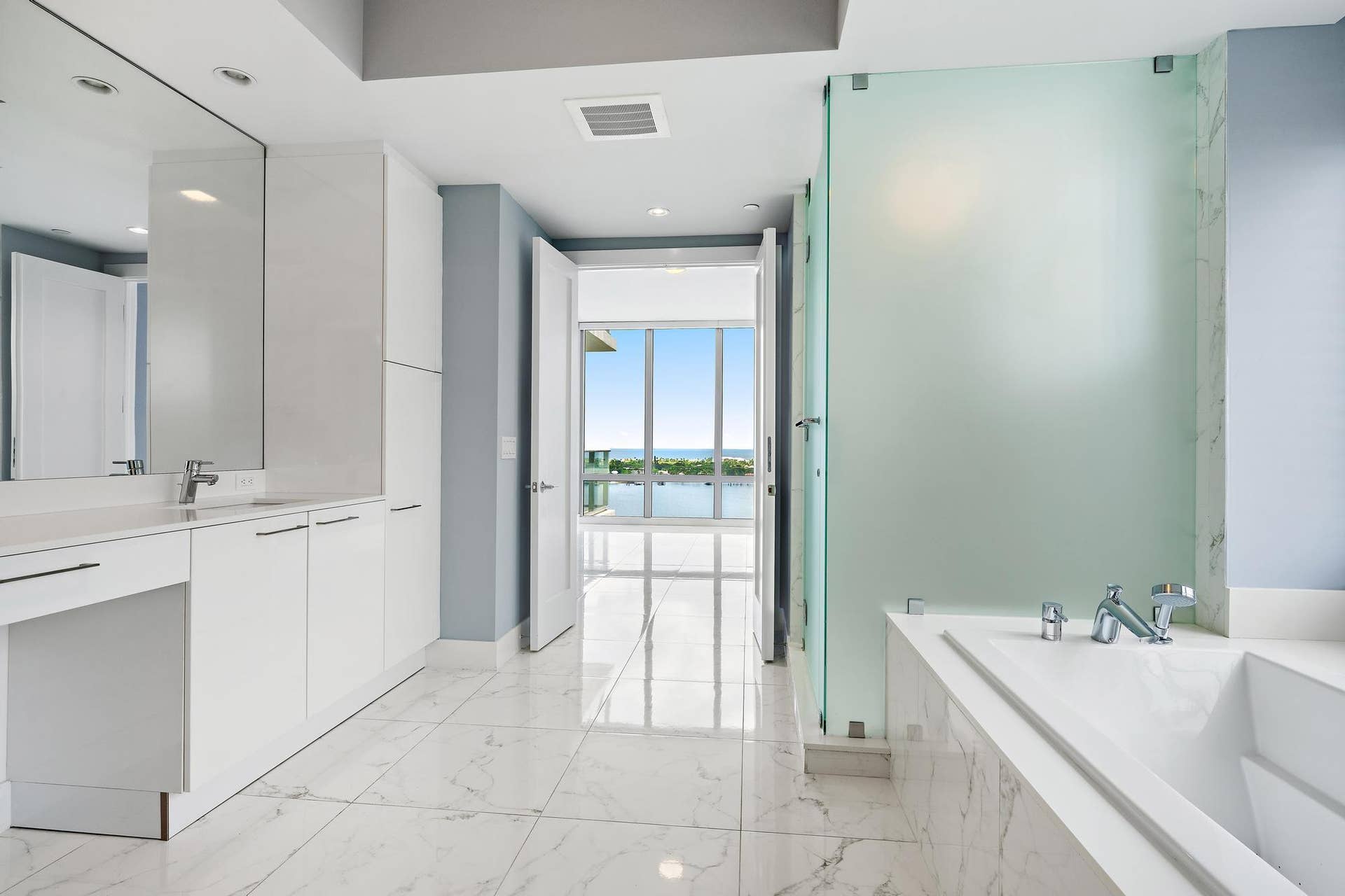 1 Water Club Way, #1604, North Palm Beach, FL 33408 Primary Bath