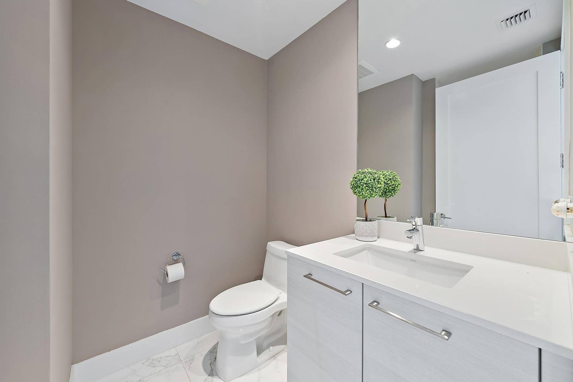 1 Water Club Way, #1604, North Palm Beach, FL 33408 Den/Office Full Bath