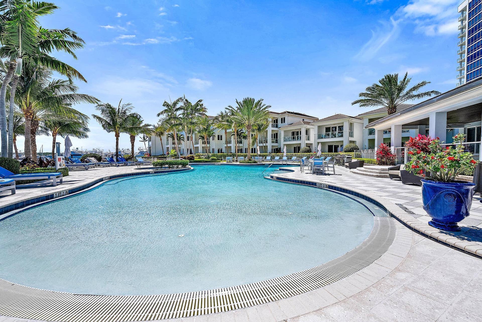 1 Water Club Way, #1604, North Palm Beach, FL 33408 Infinity-Edge Resort Pool