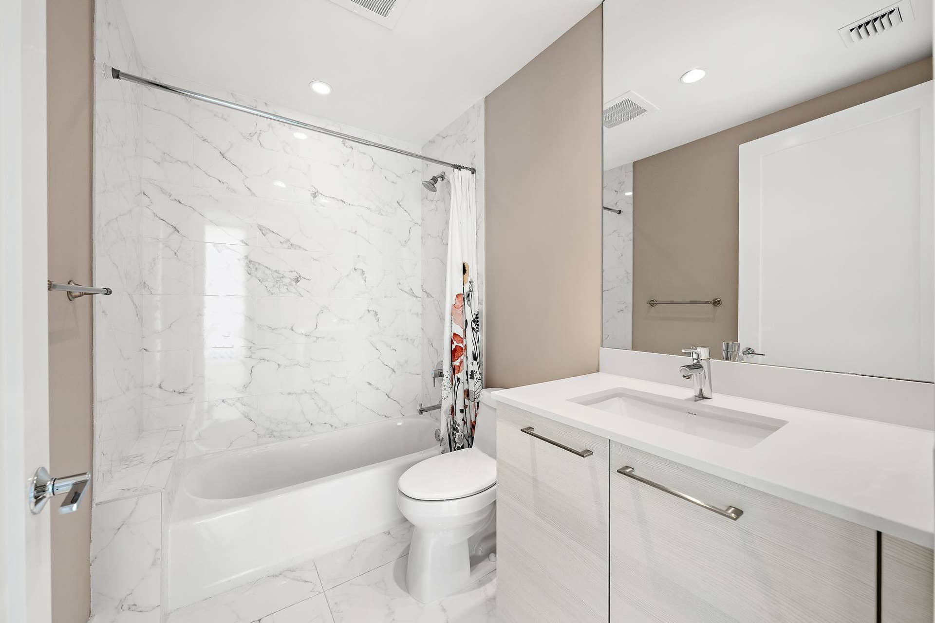 1 Water Club Way, #1604, North Palm Beach, FL 33408 Bed 2 Bath