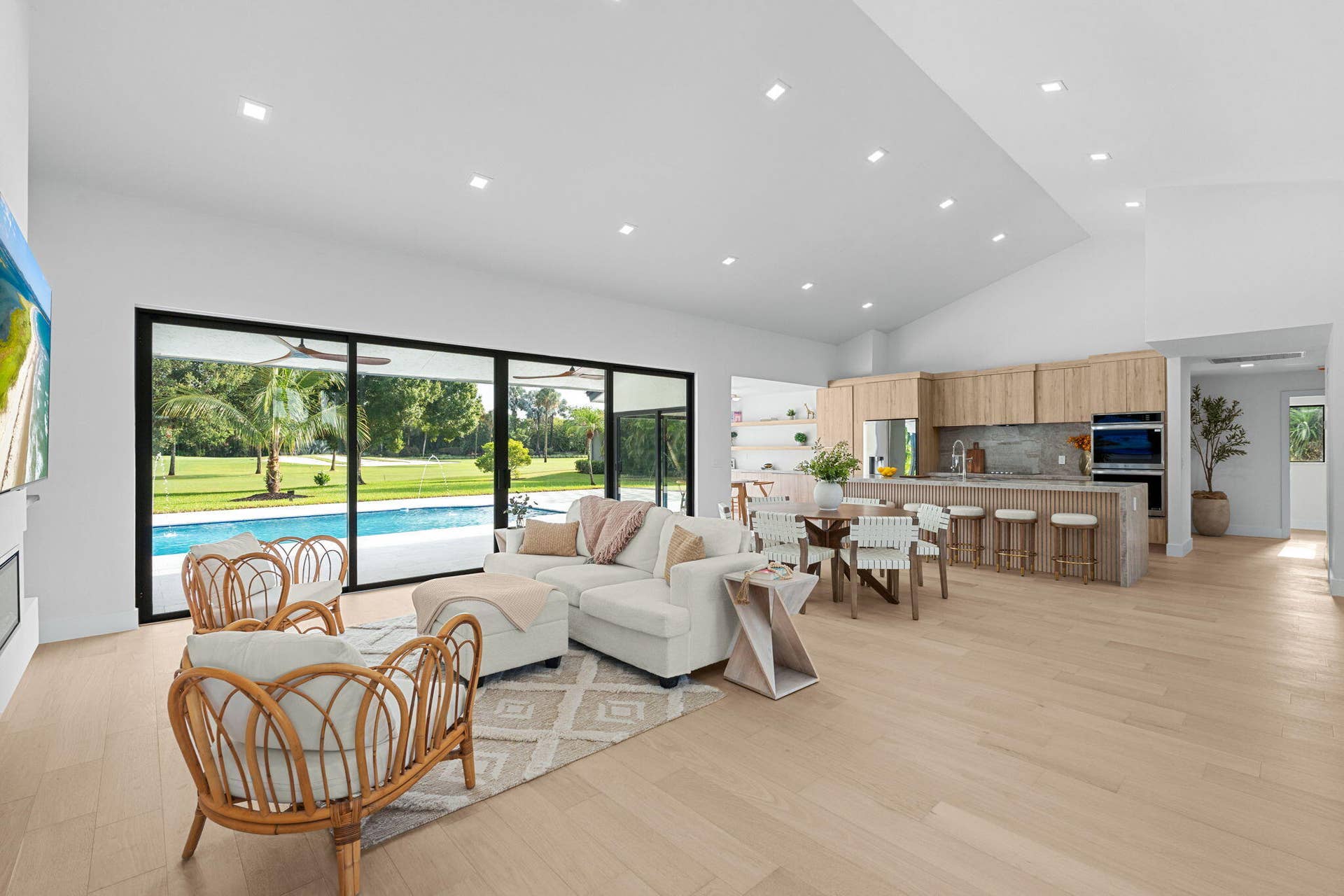 8-web-or-mls-A7403602