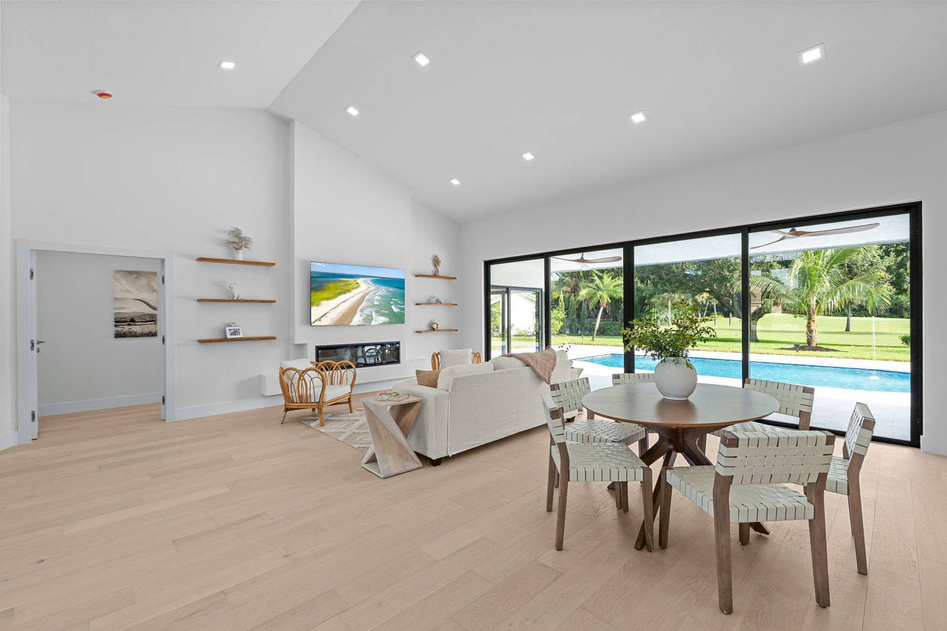 11-web-or-mls-A7403596