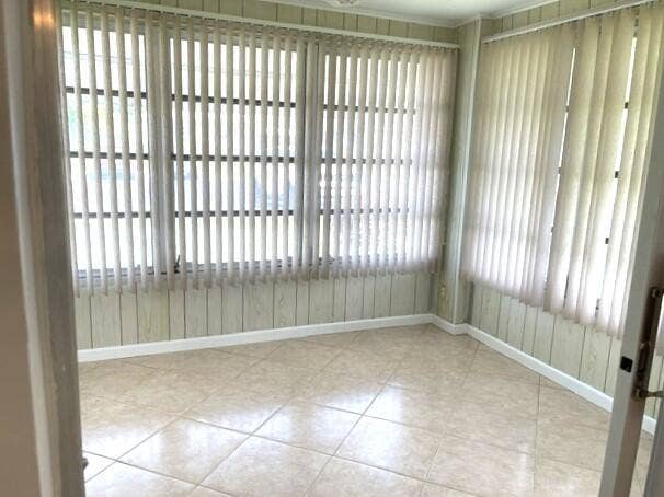 Enclosed Florida room 1