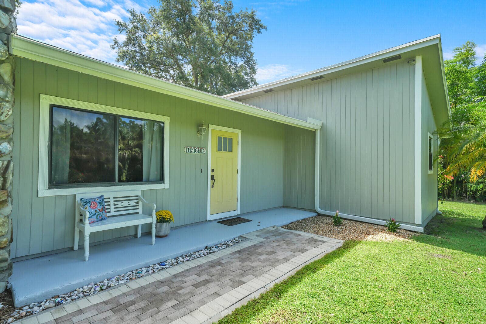 front porch 17644