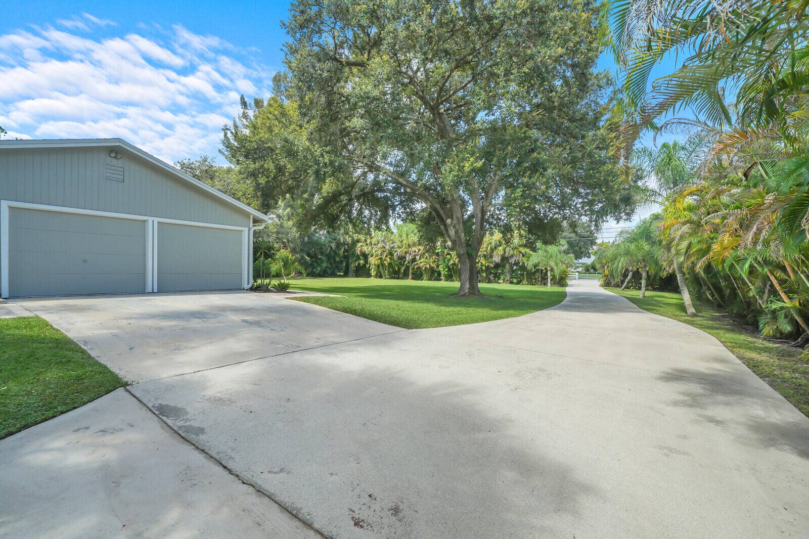 garage 17644