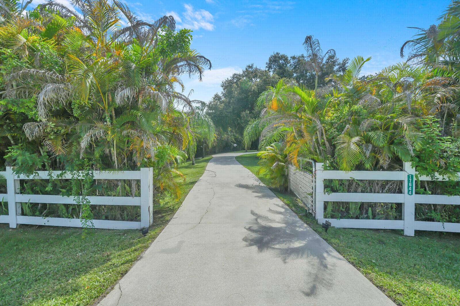 driveway from street 17644