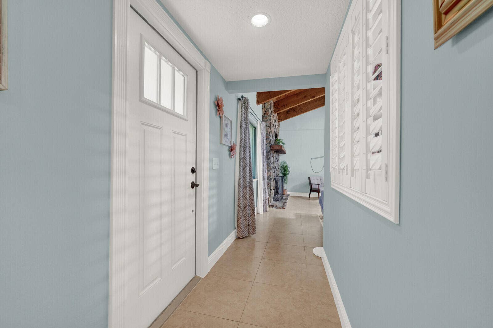 foyer to living rm 17644