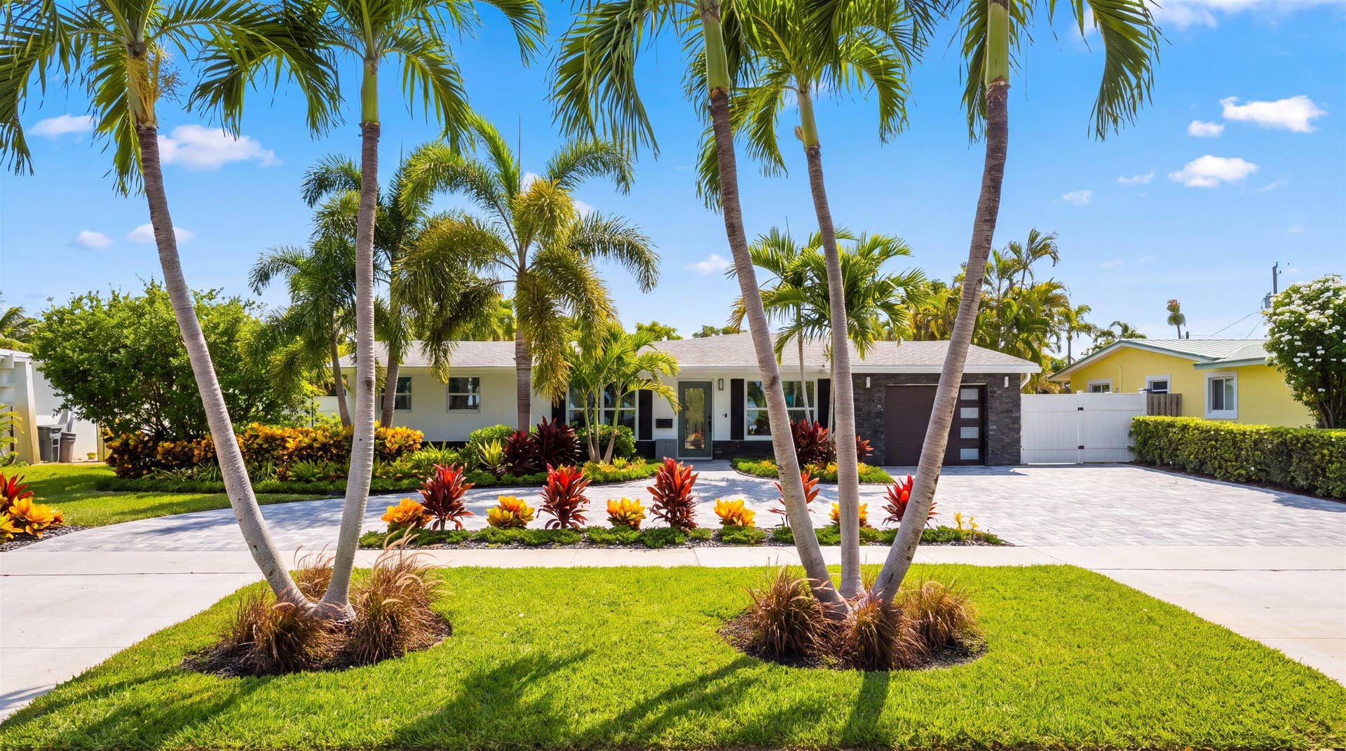 02-765 Lagoon Dr