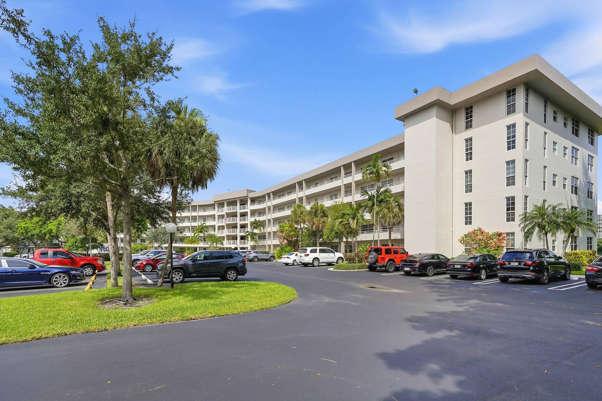 555 Oaks Lane, #303, Pompano Beach, FL 33069 02_front