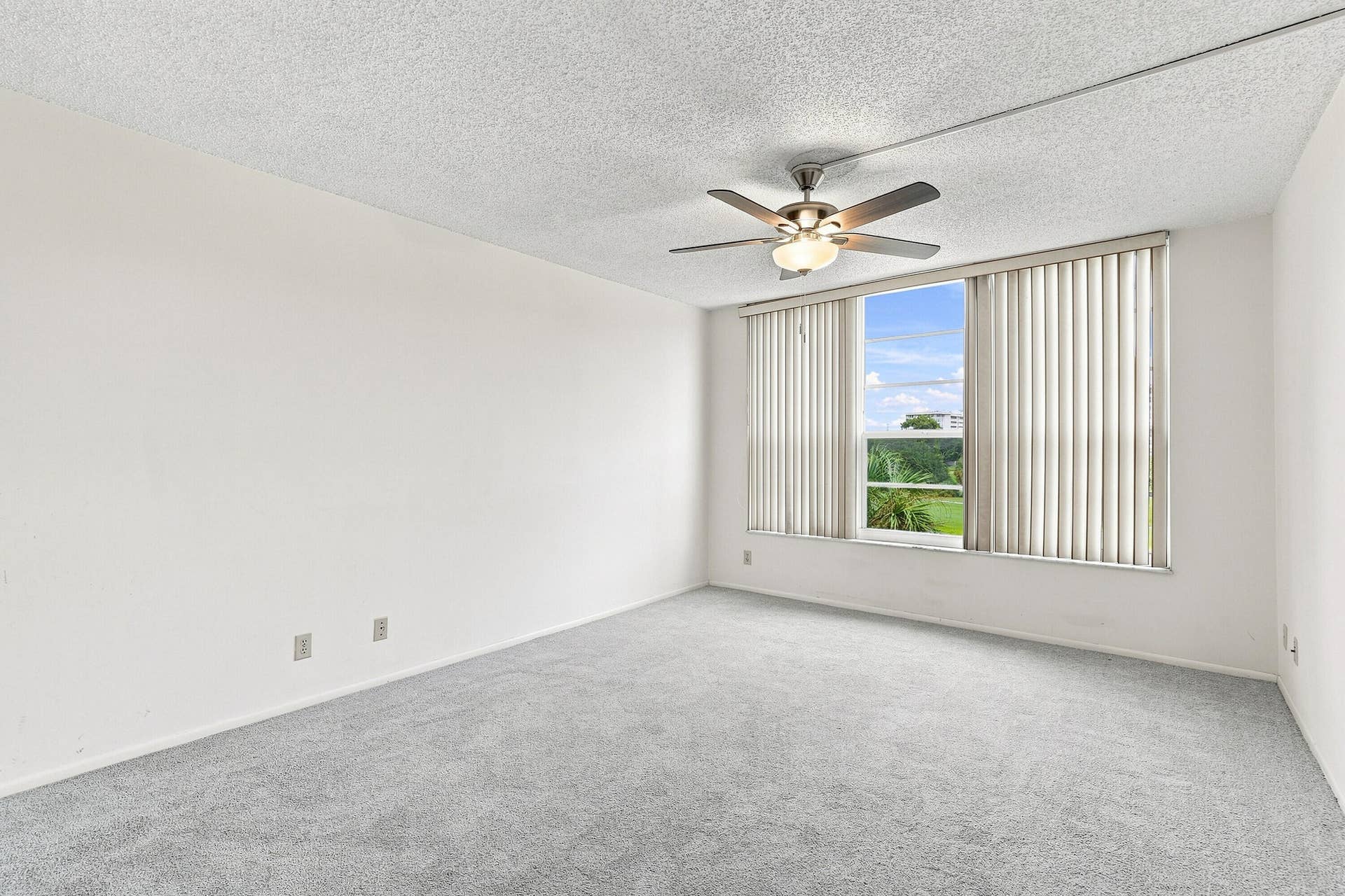 555 Oaks Lane, #303, Pompano Beach, FL 33069 30_primary bedroom