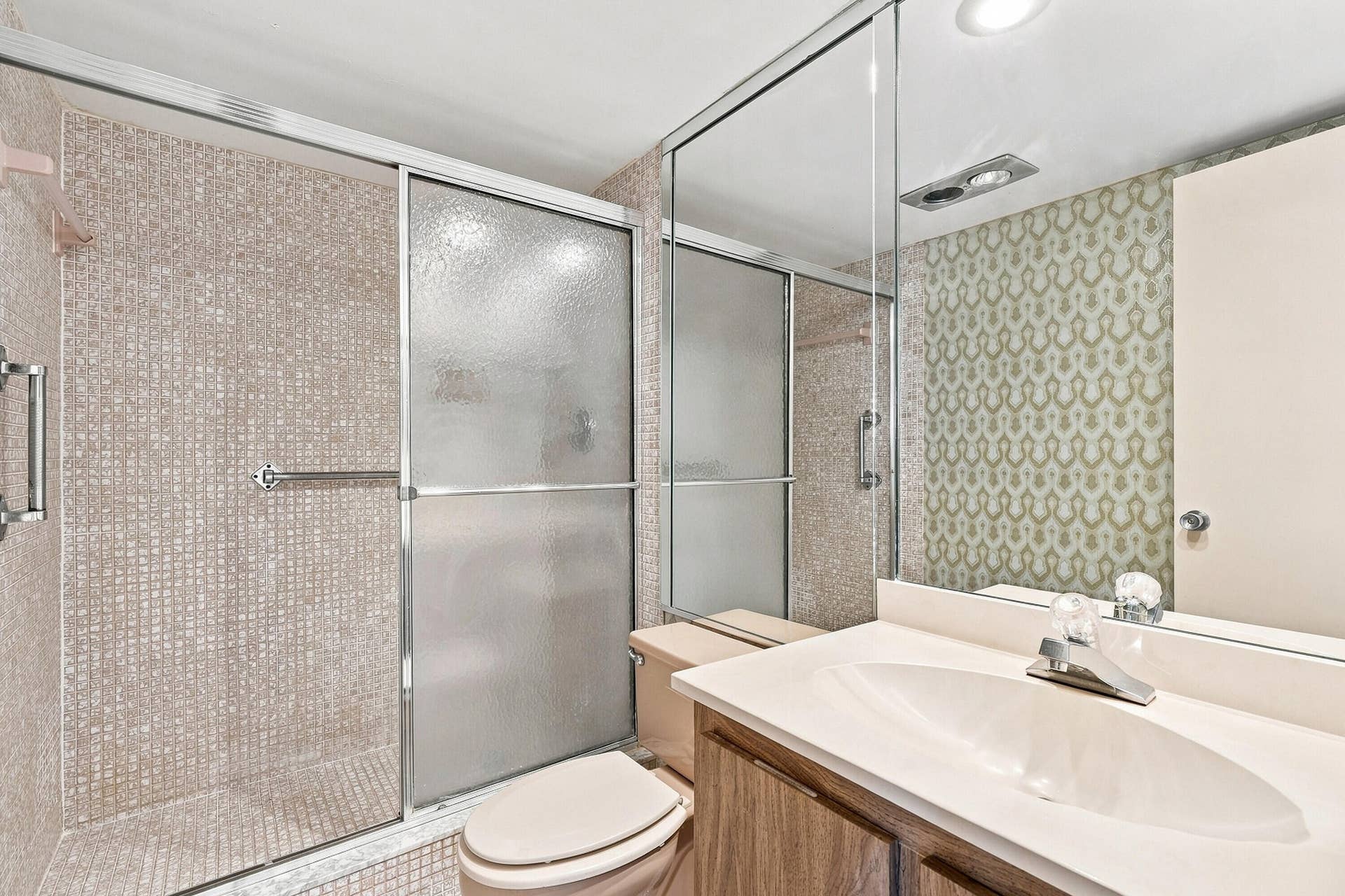 555 Oaks Lane, #303, Pompano Beach, FL 33069 21_bathroom