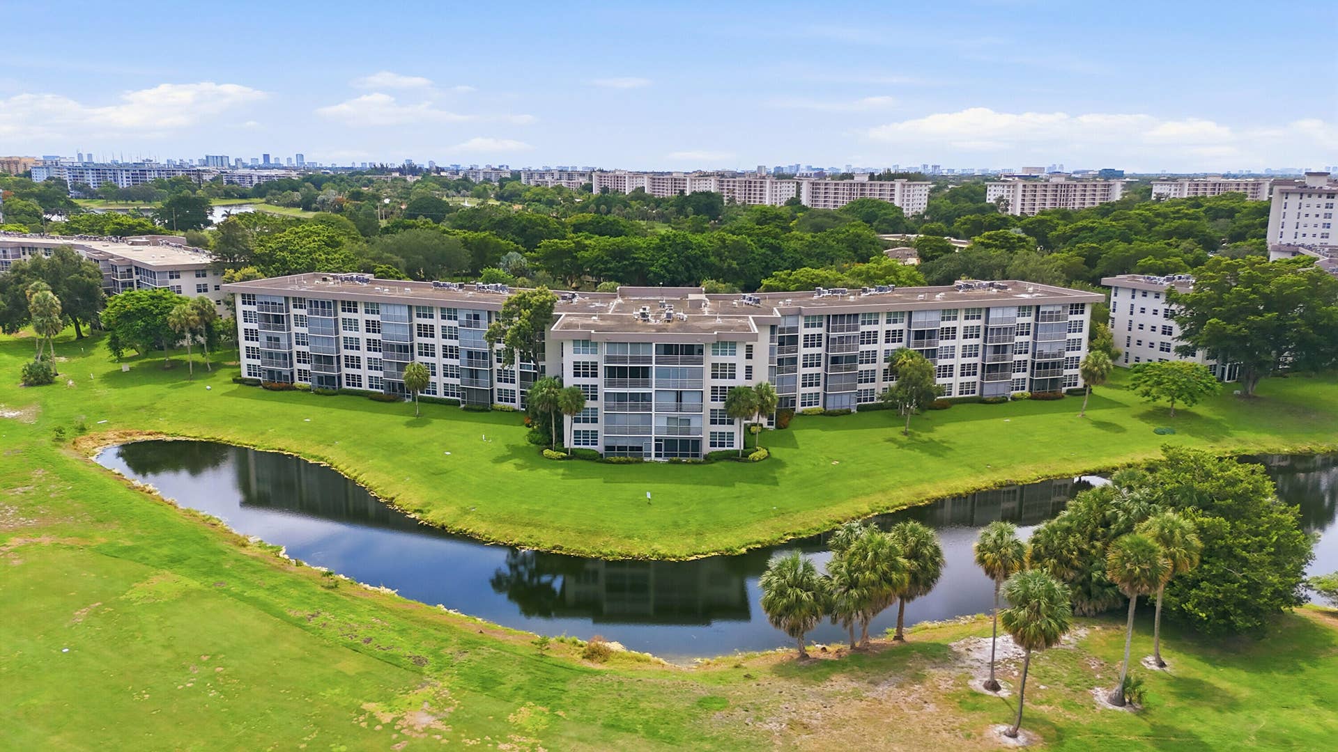 555 Oaks Lane, #303, Pompano Beach, FL 33069 Golf Course