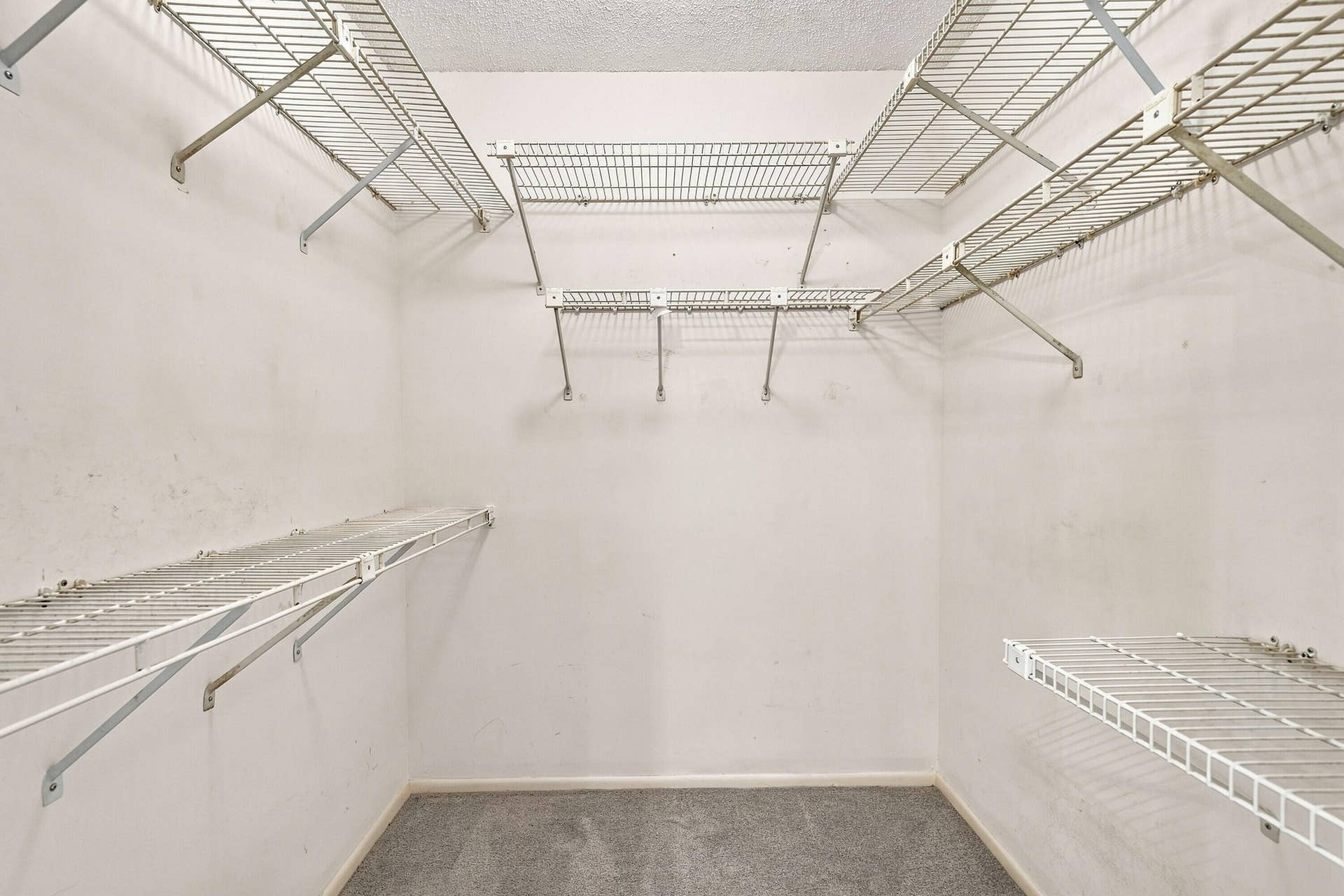 555 Oaks Lane, #303, Pompano Beach, FL 33069 32_walk-in closet