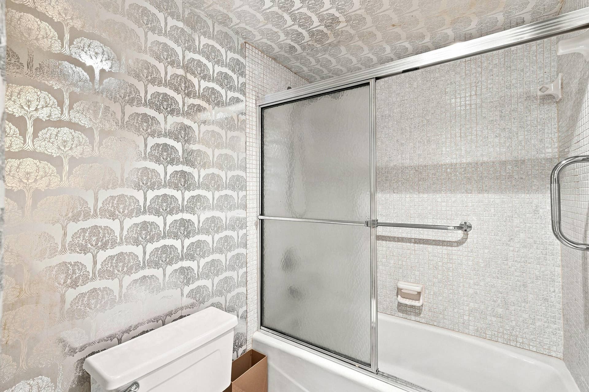 555 Oaks Lane, #303, Pompano Beach, FL 33069 27_primary bathroom