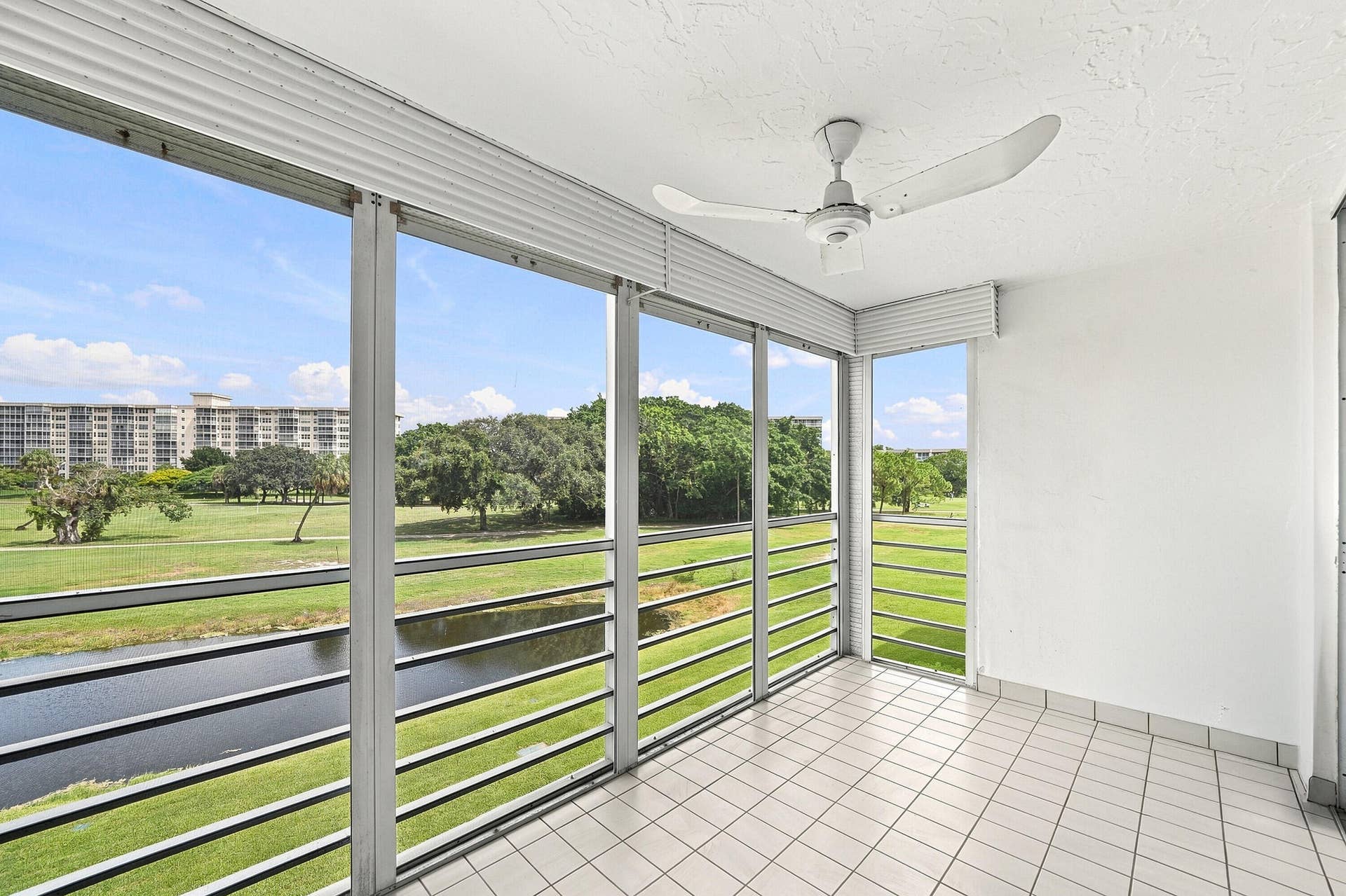 555 Oaks Lane, #303, Pompano Beach, FL 33069 34_balcony