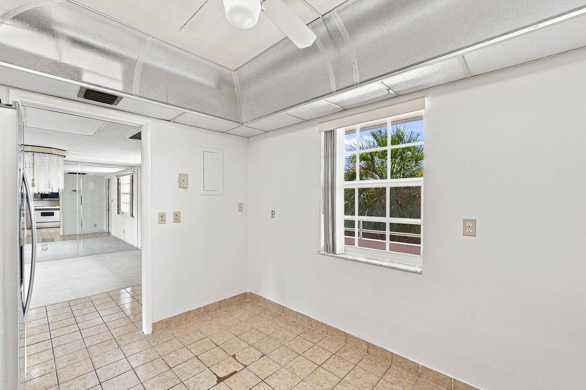 555 Oaks Lane, #303, Pompano Beach, FL 33069 14_kitchen