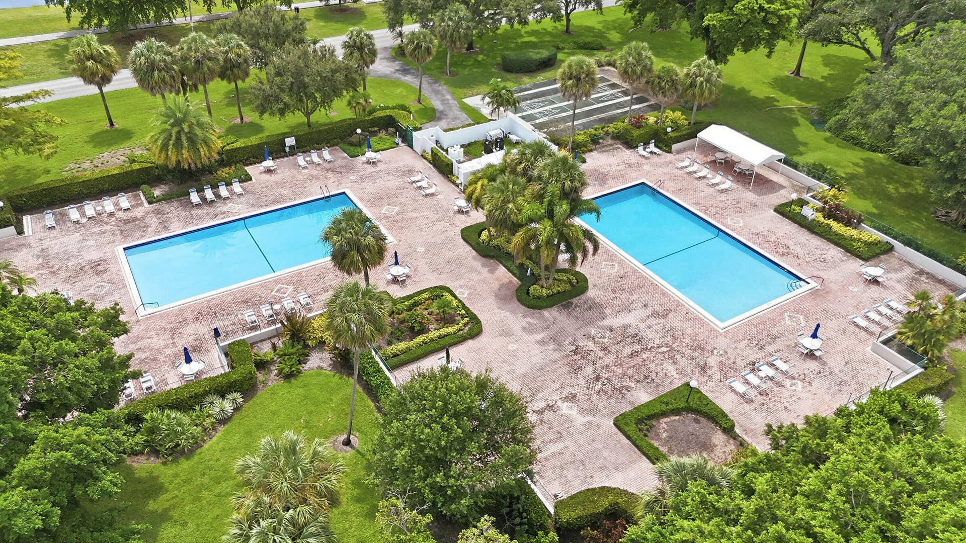 555 Oaks Lane, #303, Pompano Beach, FL 33069 45_aerial view