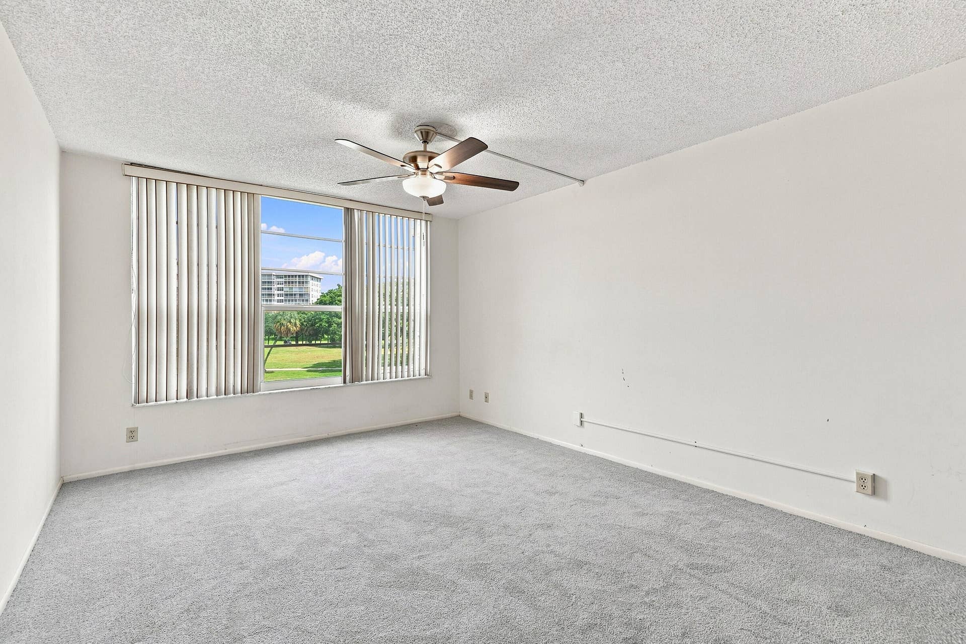 555 Oaks Lane, #303, Pompano Beach, FL 33069 29_primary bedroom