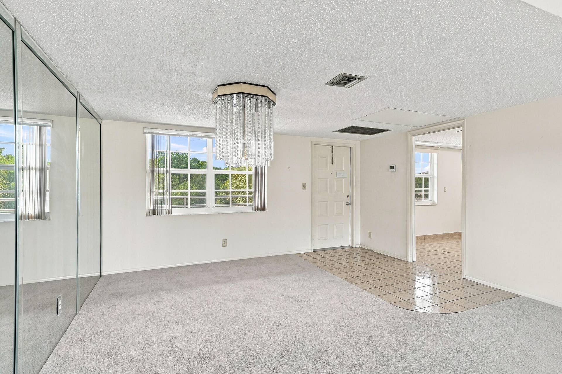 555 Oaks Lane, #303, Pompano Beach, FL 33069 10_dining area